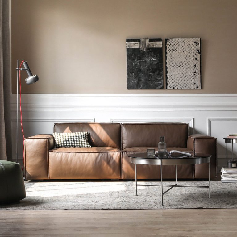 Sofa văng là một lựa chọn hay cho phòng khách nhà bạn