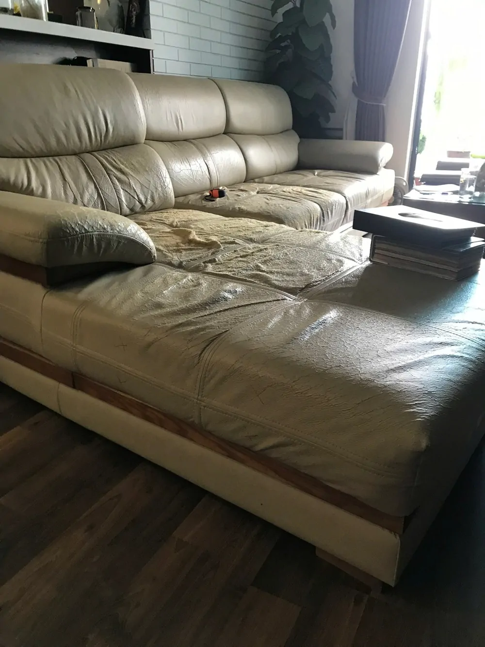 hoàn thiện bọc lại bộ ghế sofa cho gia đình chị Huyền